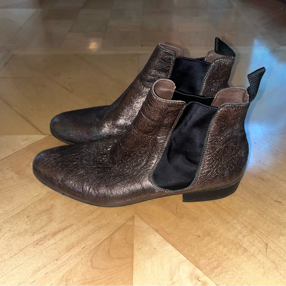 Vero Cuoio size 8 (US) (EU) 39 metallic bronze leather  boots. Italian made.